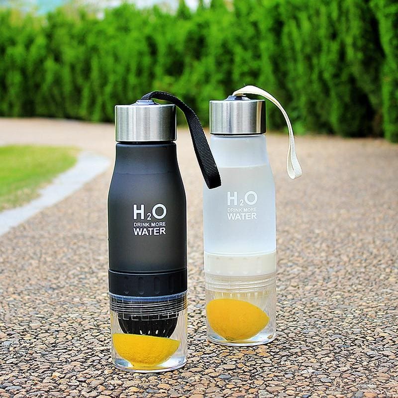 Garrafa com Infusor de Frutas H2O